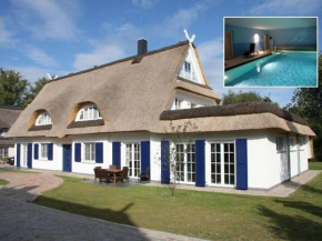 Luxuriöse klimaneutrale Strandvilla mit Indoorpool